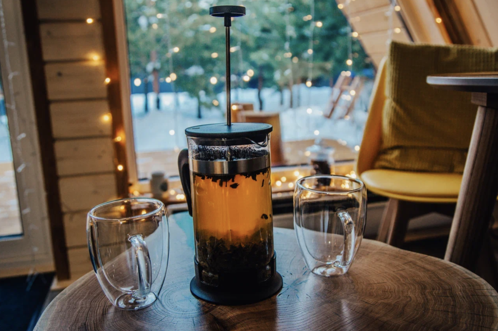 Кусочек рая в соснах внутри.png